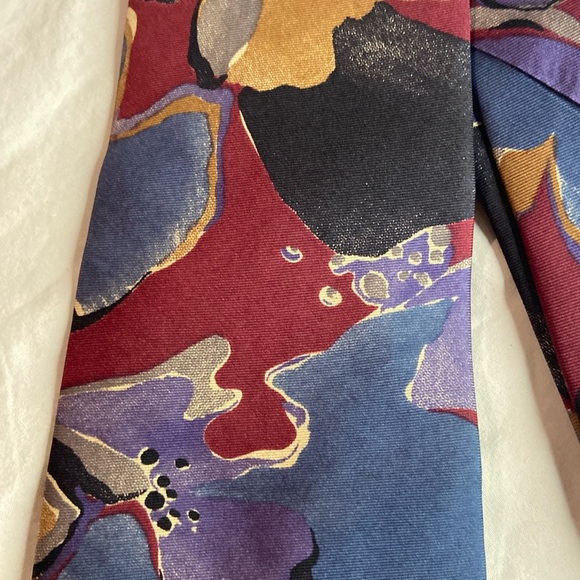 Men’s Cranberry Red W/ Abstract Design Silk Tie Necktie Silk Accents - Picture 2 of 7